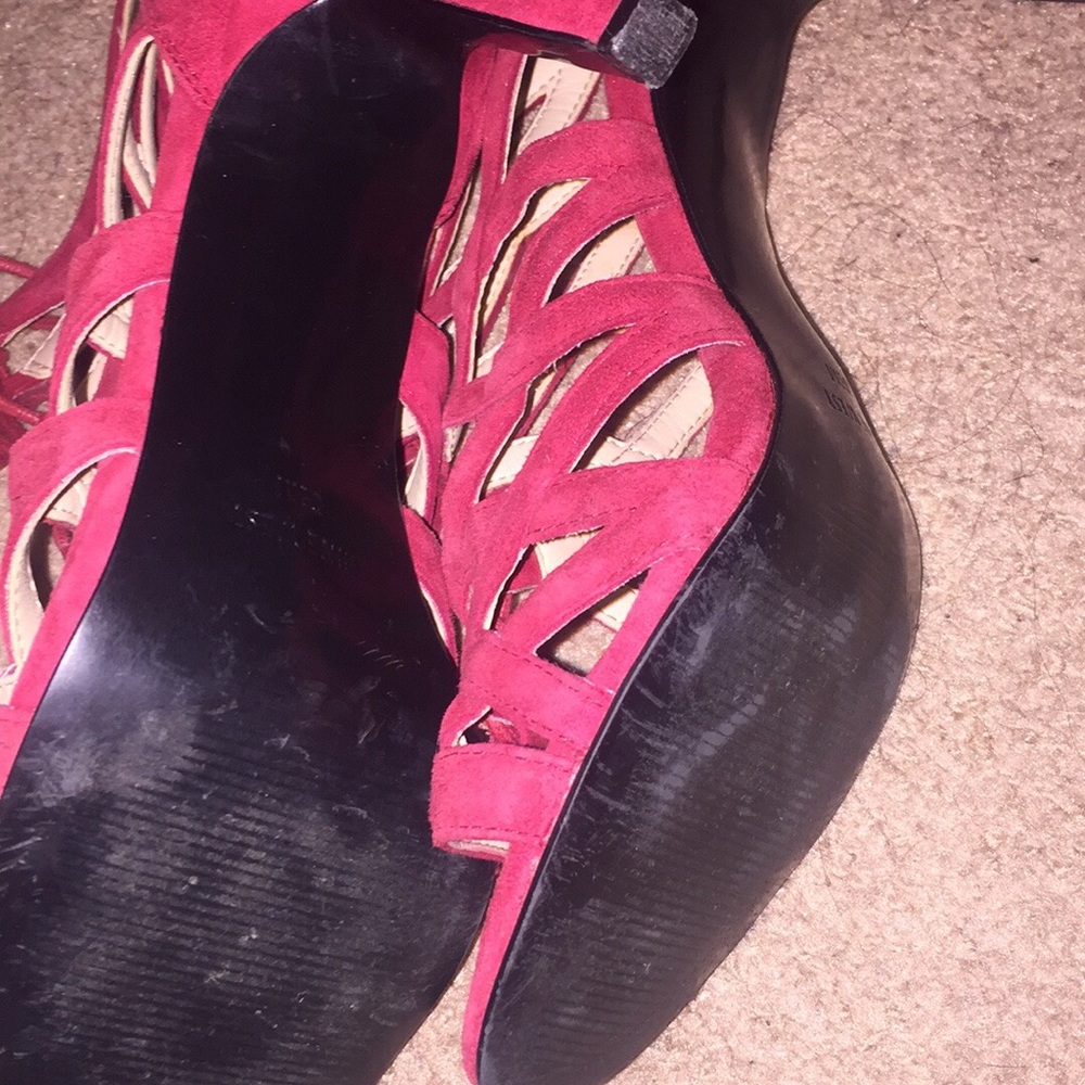 Red Suede Caged heels - Picture 5 of 5